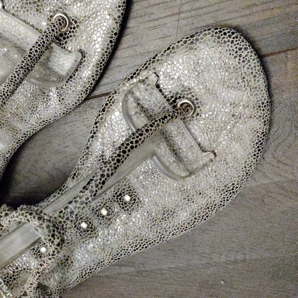 J/Slides Strappy Thong Sandals - Picture 3 of 9